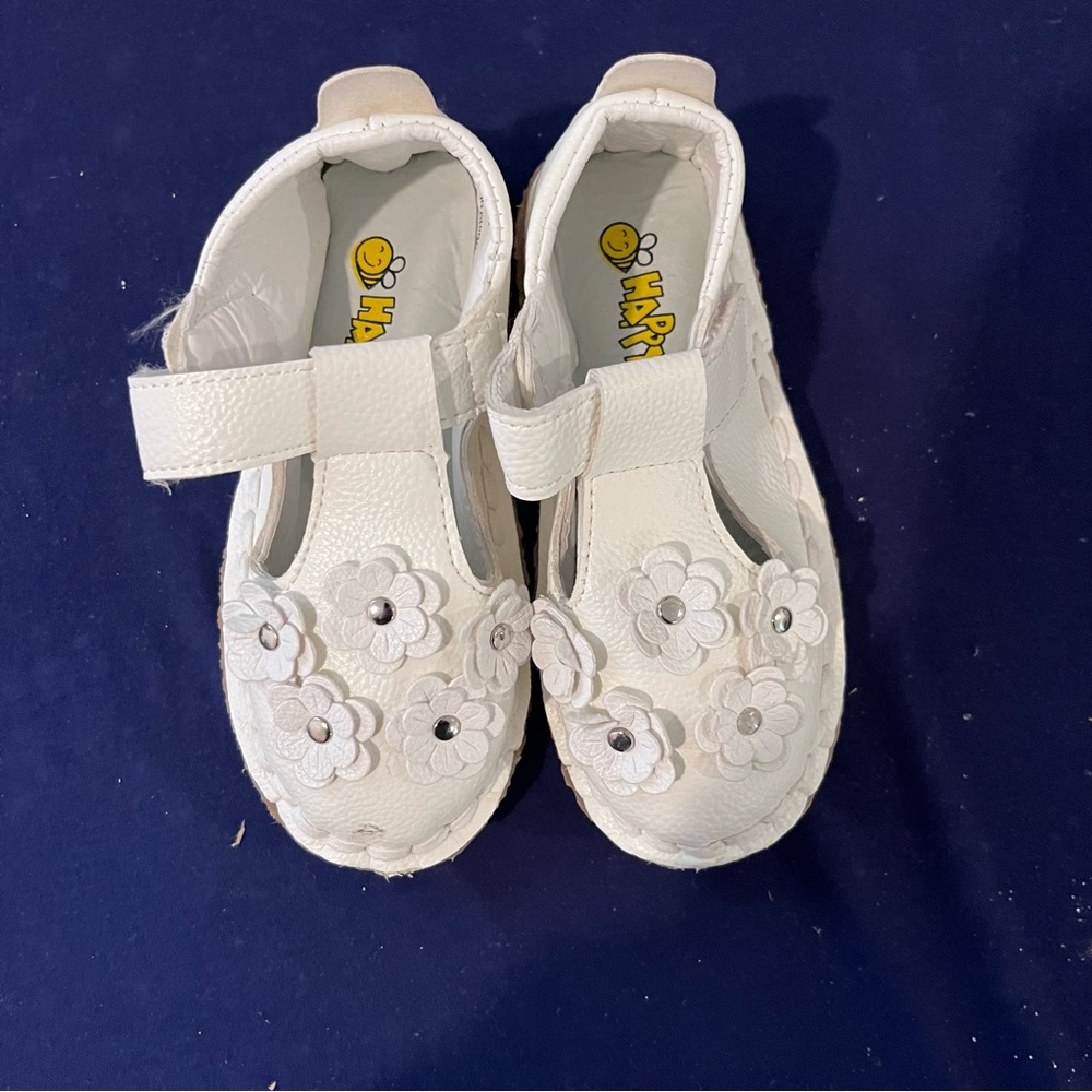 Bee Happy White Mary Jane Girls Shoes With Flowers On The Front 10
